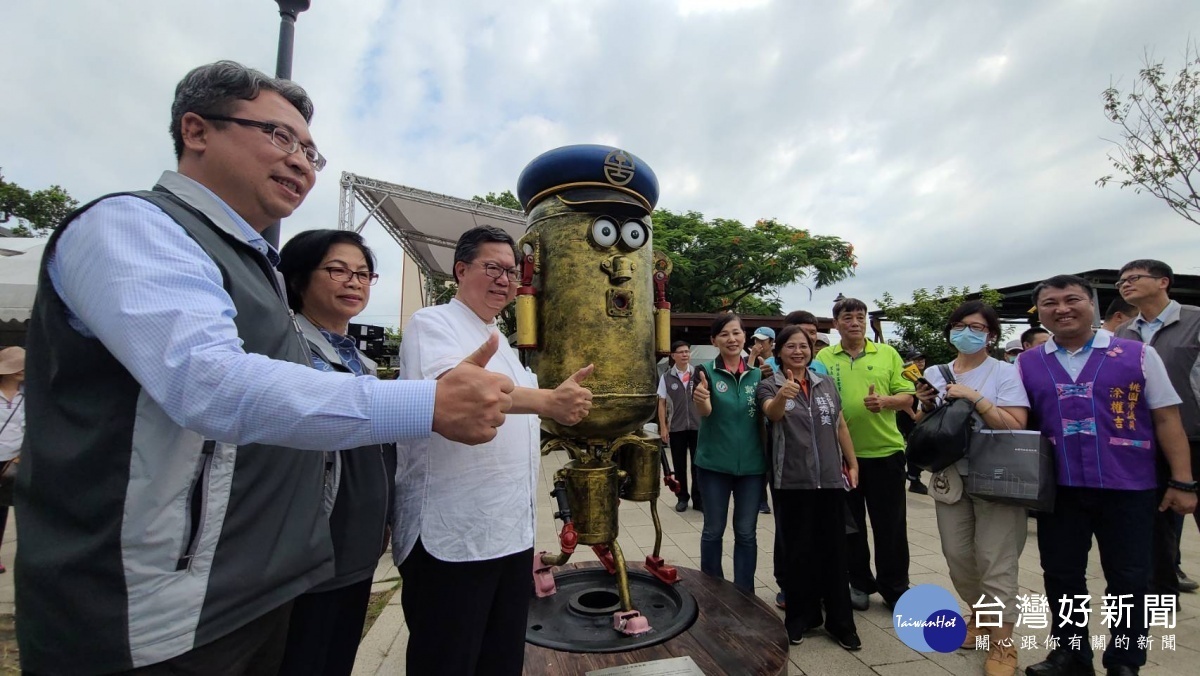 桃園市長鄭文燦前往楊梅區富岡火車站,出席「2020富岡鐵道藝術節」開幕記者會