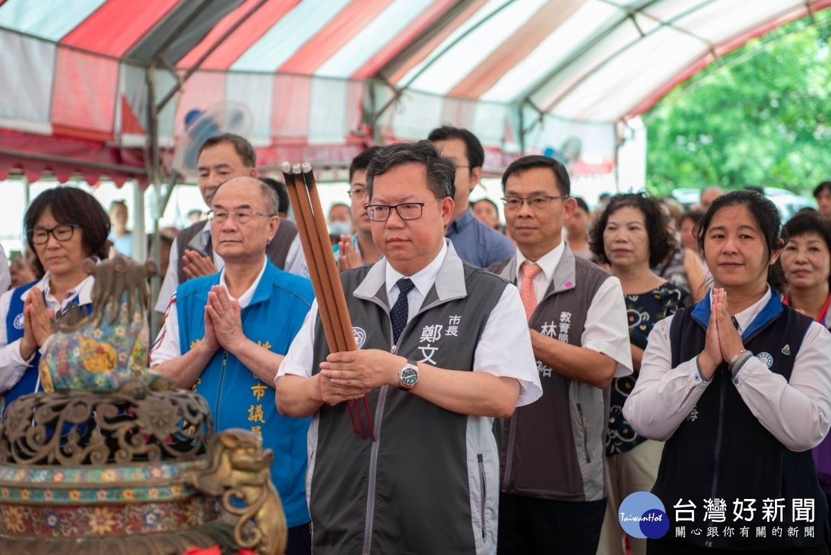 市長上香祈福工程順利