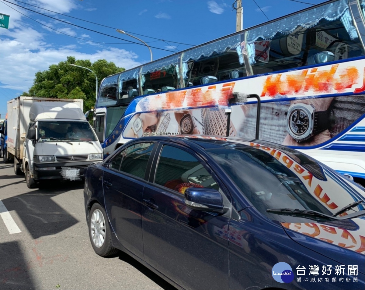 針對中壢頤親園殯葬園區設置, 桃園市議員謝美英籲請市府重視交通問題。。