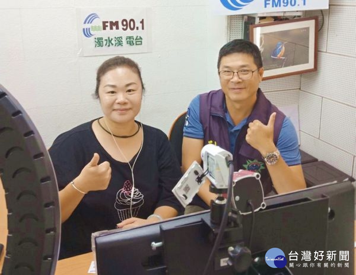 北港分局偵查隊長鄧家福與濁水溪電台主持人李季音，針對青春專案執行及重要警政工作進行解說，與聽眾朋友渡過愉快的午間時光。