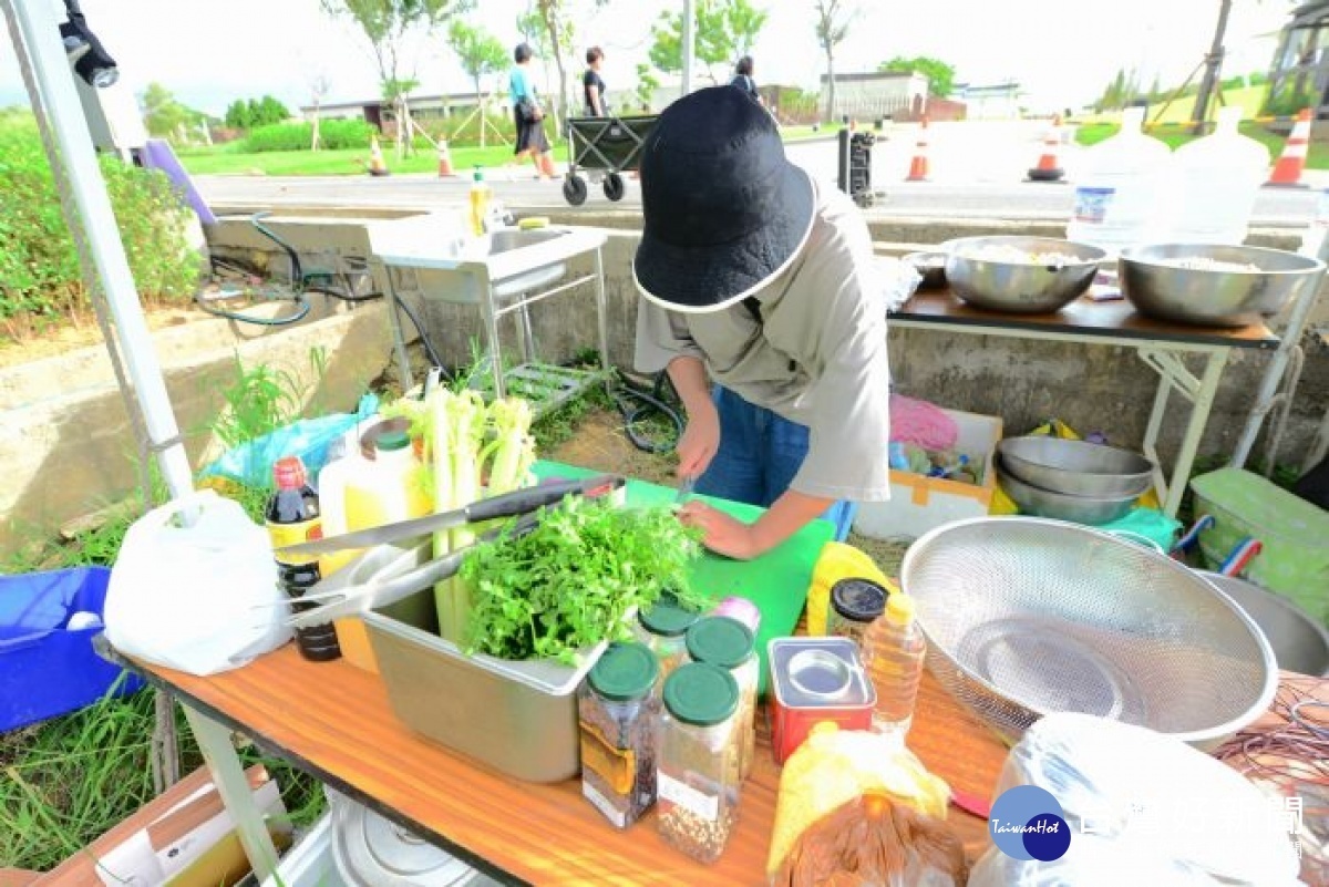 環保局推出「碳碳星空野宴活動」,邀請市民朋友在仲夏夜裡享受露天低碳活動的樂趣。
