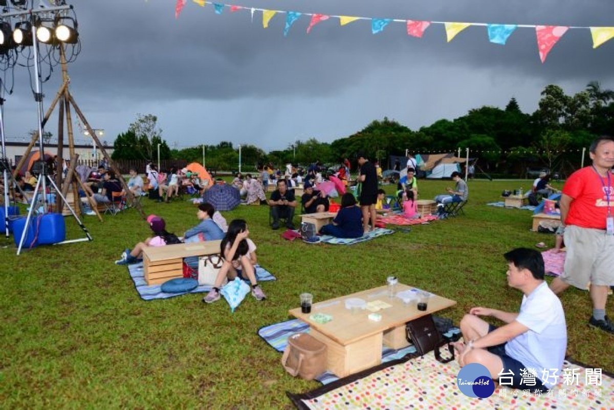 環保局推出「碳碳星空野宴活動」,邀請市民朋友在仲夏夜裡享受露天低碳活動的樂趣。