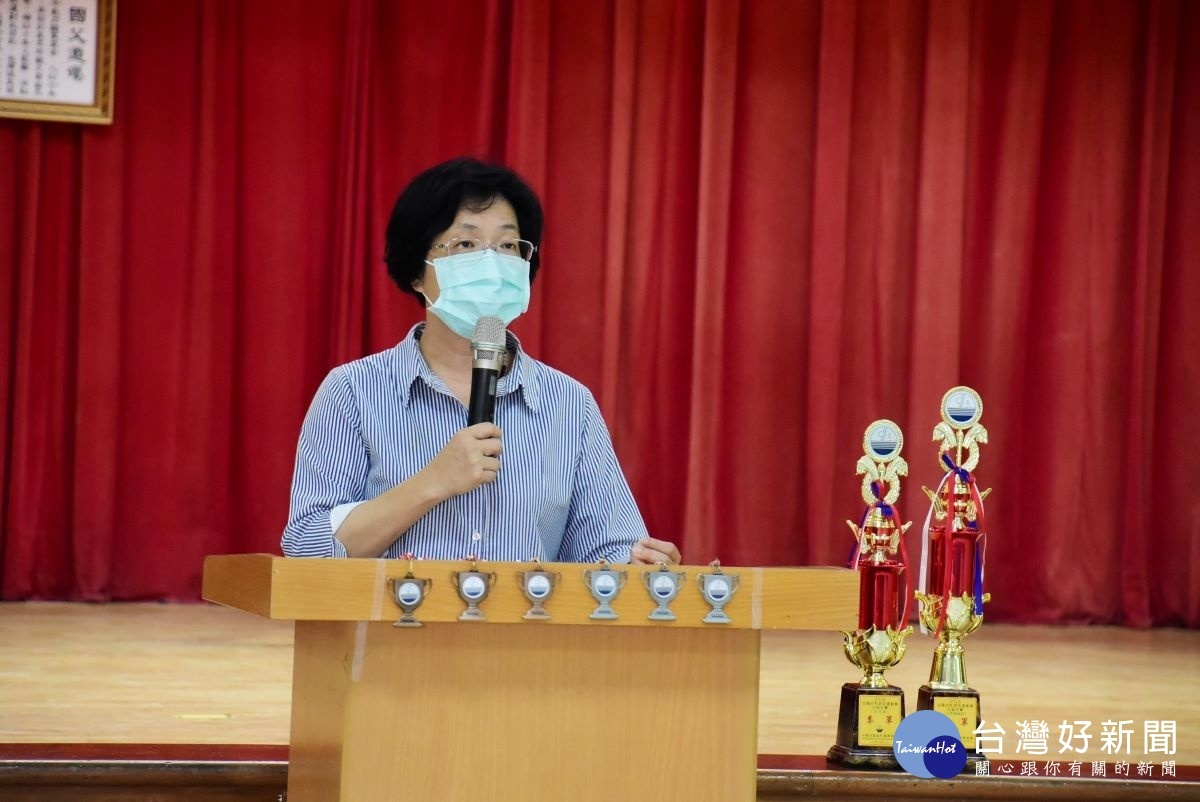 青少年職業探索營,25日正式展開。縣長王惠美特別前往關心致詞。