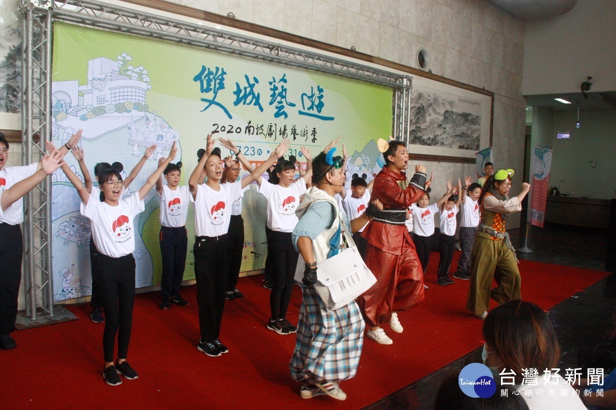 愛樂劇工廠演親情愛情喜劇。(記者扶小萍攝)
