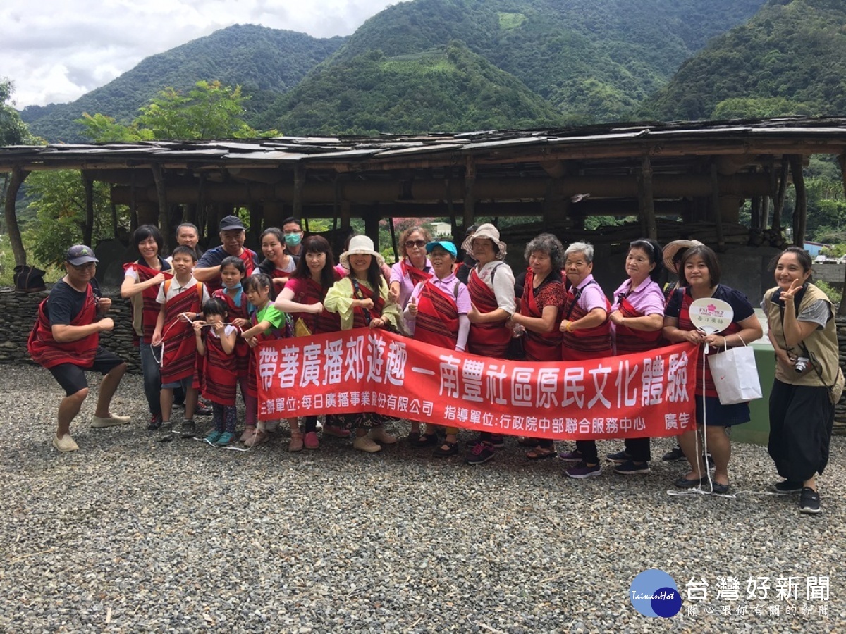 每日廣播帶領聽眾深入南豐社區認識在地原民文化趣味。(圖/記者賴淑禎攝)