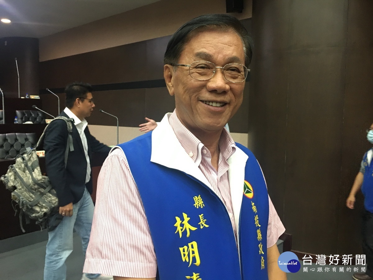 林明溱說明有需要標地挹注開發九九峰。(記者扶小萍攝)