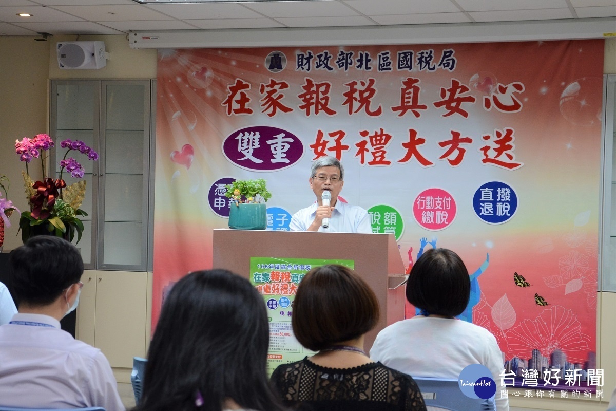 財政部北區國稅局舉辦「在家報稅真安心 雙重好禮大方送」,抽出2,390名中獎的幸運兒,其中頭獎獨得超商禮券5萬元。