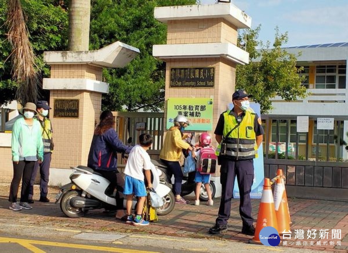北港警方強化各項校園安全維護作為，特於開學週編排警力維護學童安全與保持交通順暢。