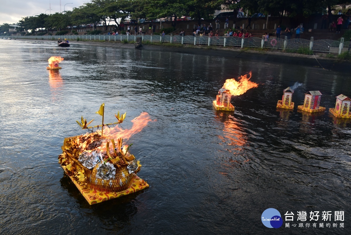 鹿港放水燈祭水靈儀式(水燈)