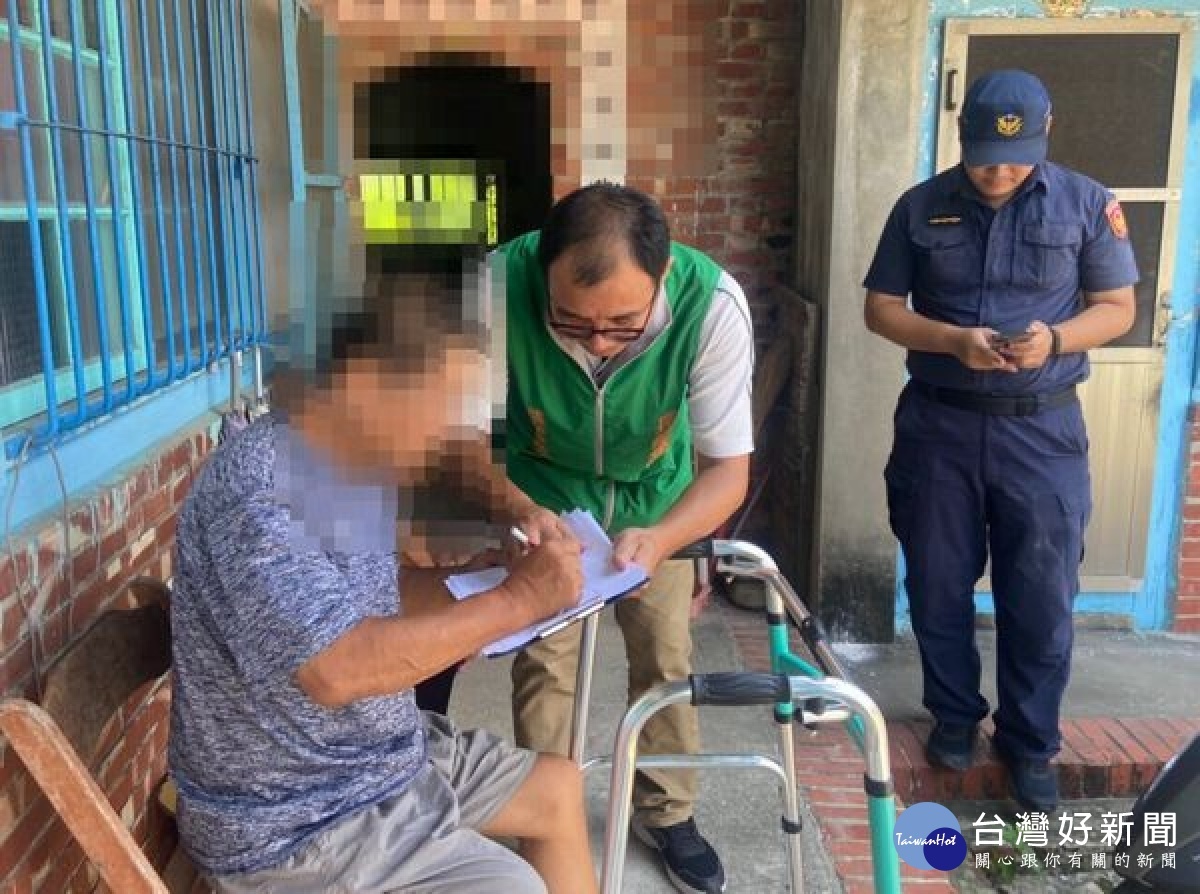 蔦松所警員勤區訪查發現貧苦長者生活陷入困境,即主動轉介張榮發基金會申請急難救助,更協助申報社福單位,給予妥善必要之照顧。
