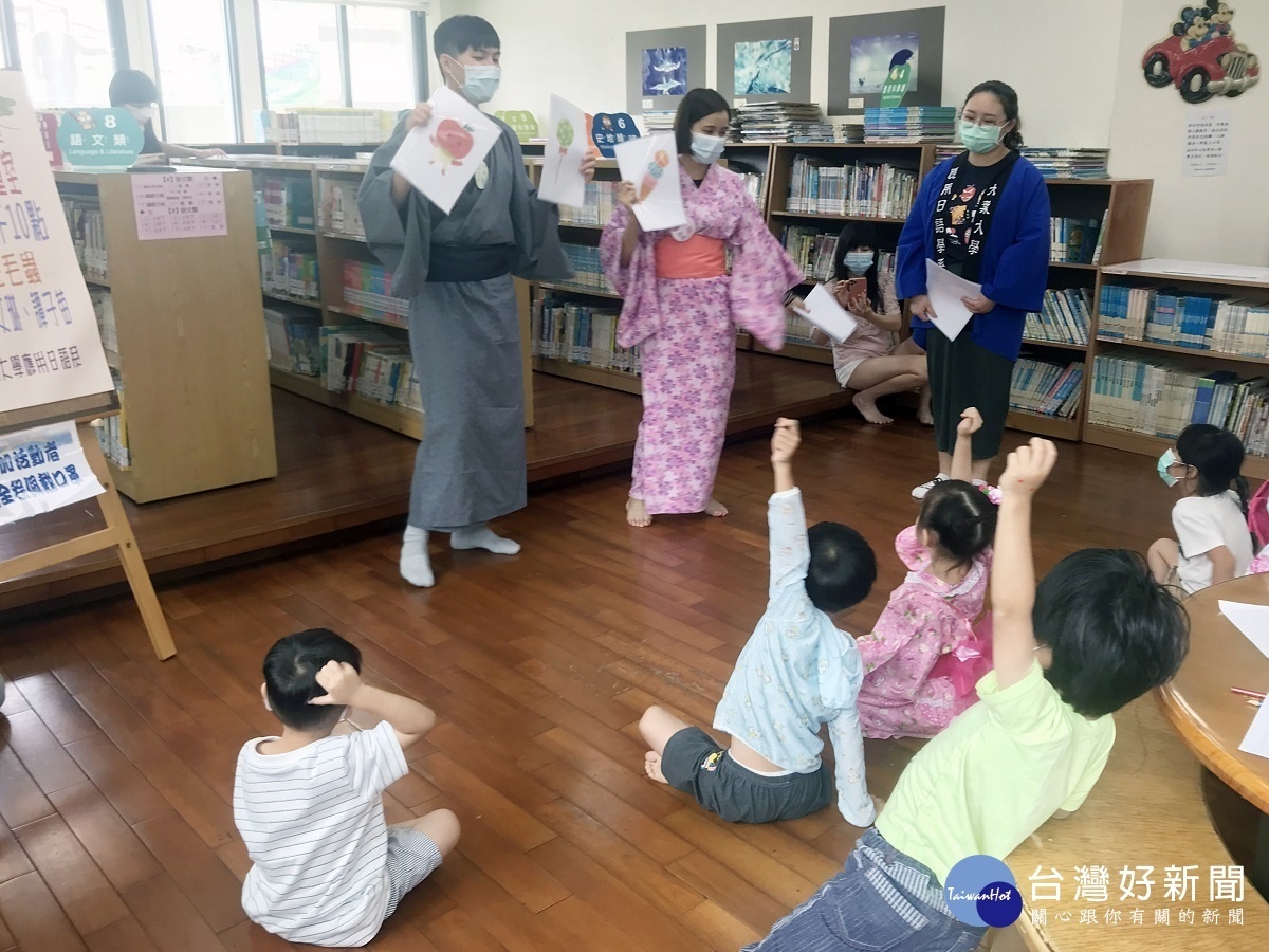 大手拉小手學日語 大葉應日系學生到員林圖書館說故事