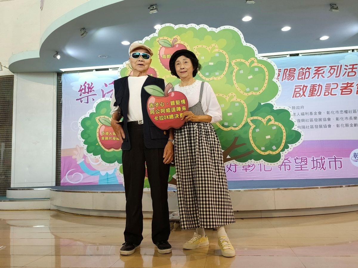長青長輩穿搭時尚秀讓人讚嘆。圖/記者鄧富珍攝