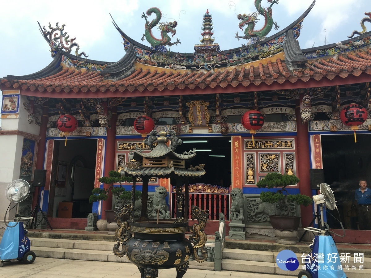 南投市藍田書院護佑地方學子考試順利。(記者扶小萍攝)
