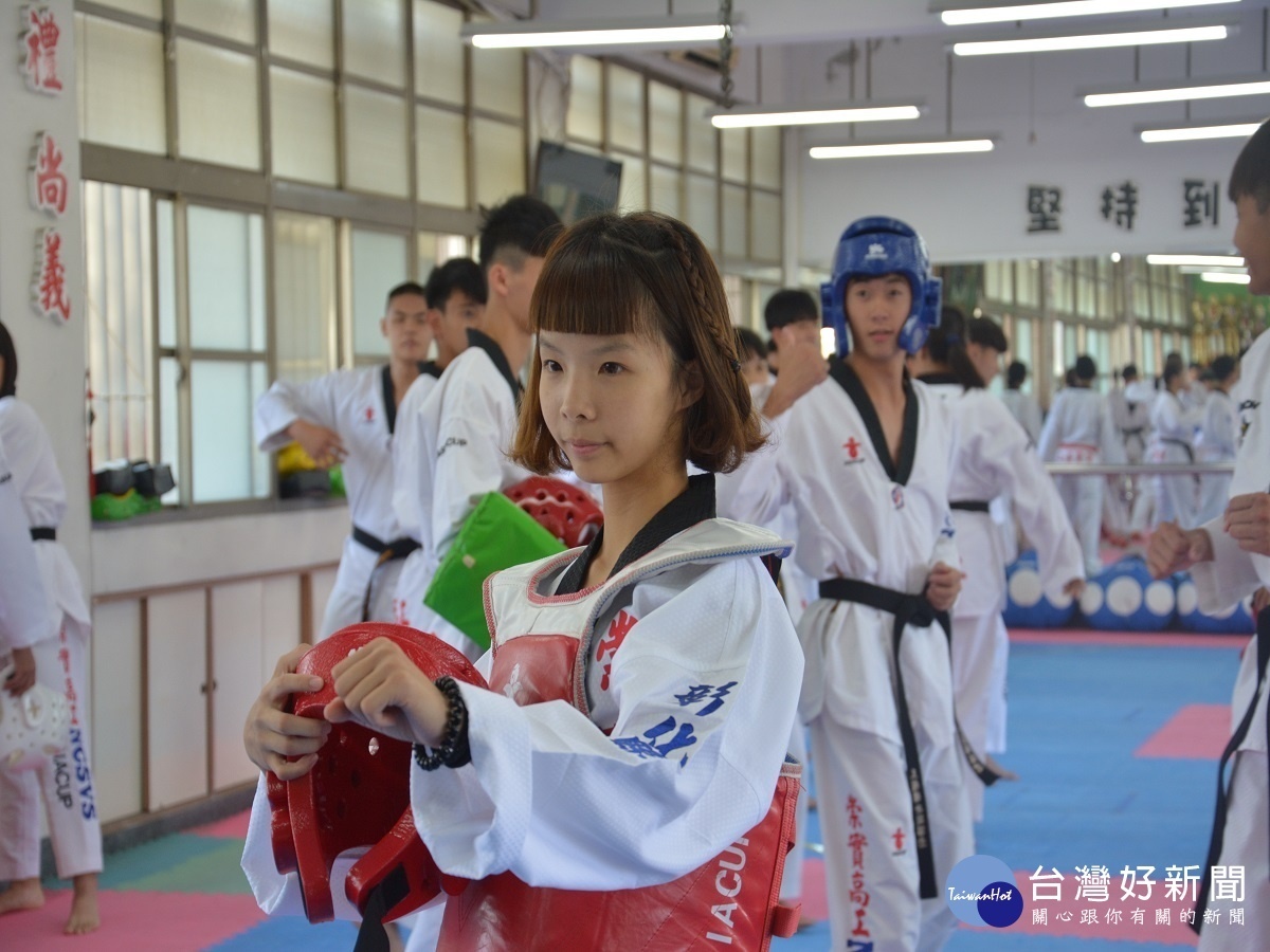 崇實纖弱美少女踢出世青跆拳國手夢 將代表國家往巴基斯坦比賽
