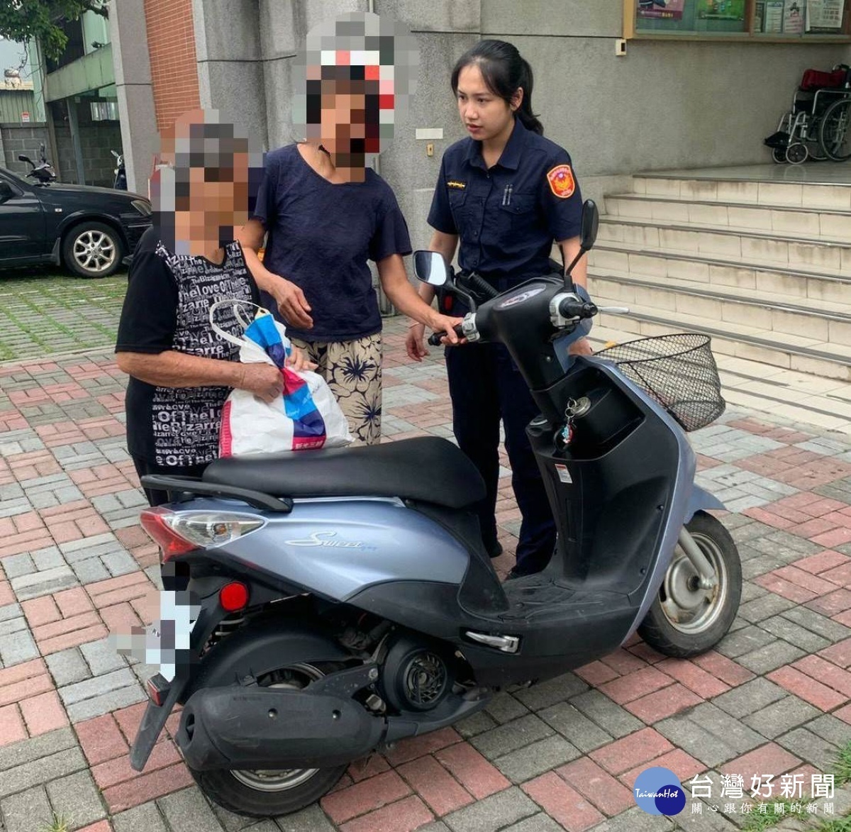 老婦出門找50年前的醫生看診迷途，熱心女警助返家。