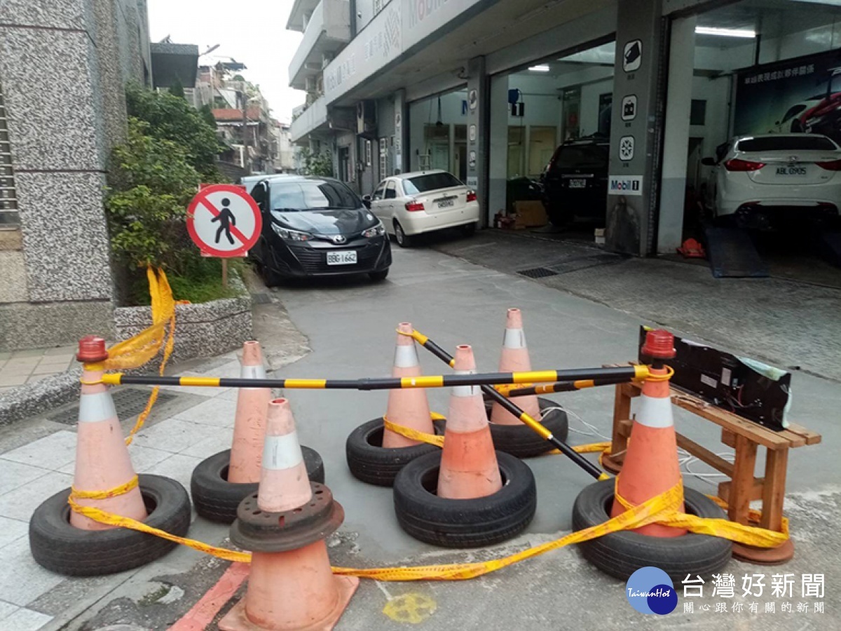 ▲既成道路遭地主訴訟封閉成停車場(見圖)。