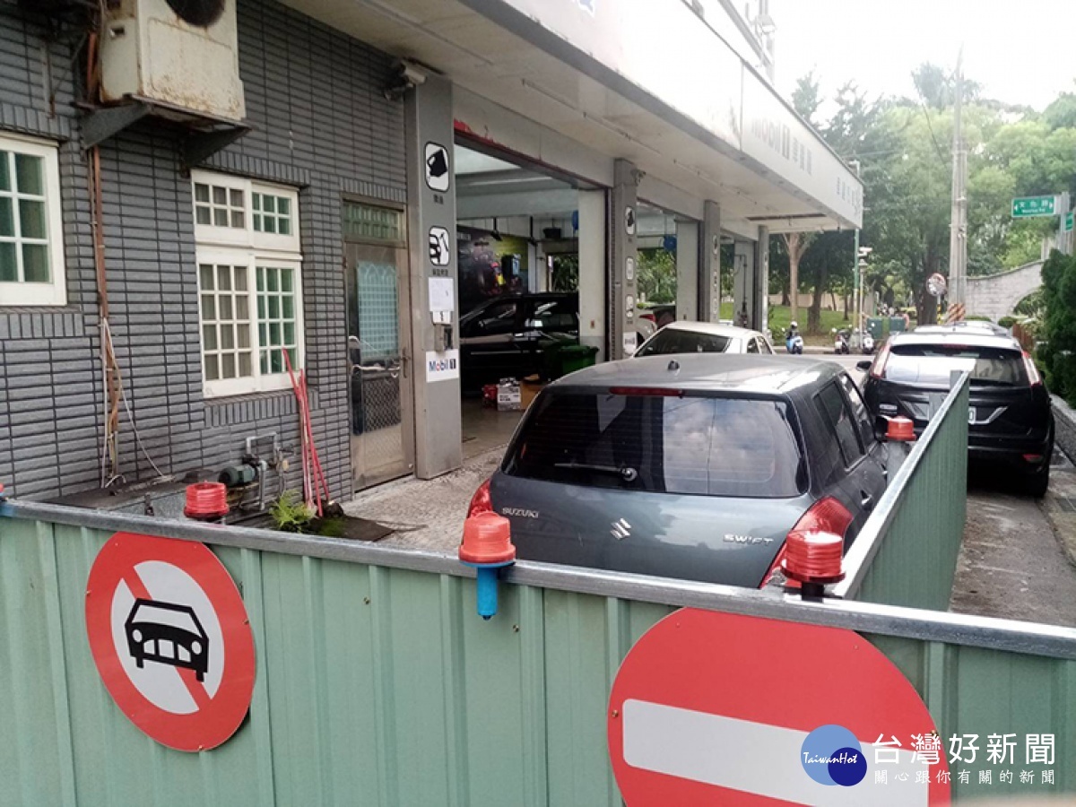 ▲既成道路遭地主訴訟封閉成停車場(見圖)。