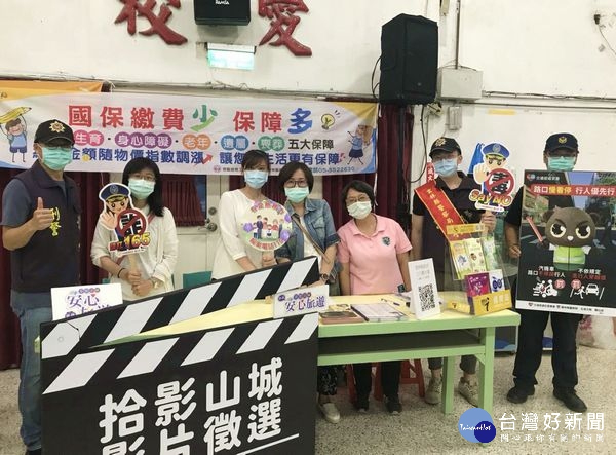 北港警方配合縣政說明會加強「反詐騙、反毒品、反霸凌」等預防犯罪宣導，透過警民密切互動，共創良好的治安環境。