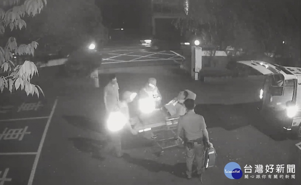 男子駕車身體突不適,直衝警所求助送醫。