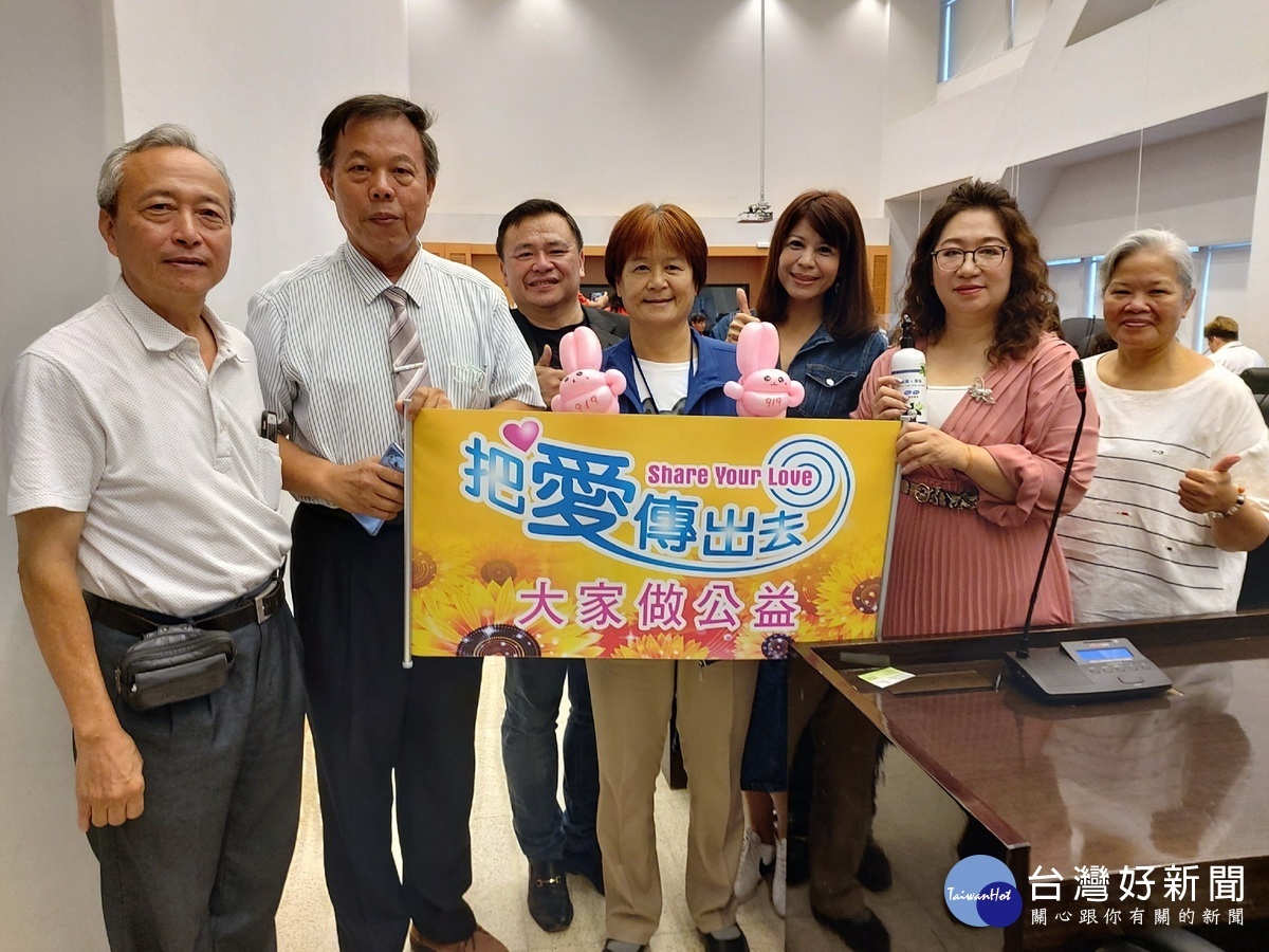 市議員沈佑蓮(左4)親臨現場幫活動加油打氣