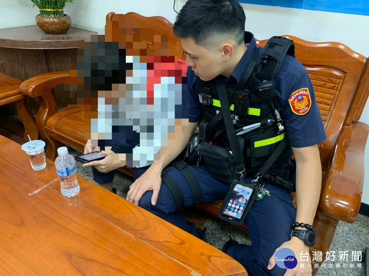 警方及銀行行員耐心向民眾解釋,簡女打消匯款念頭,避免受騙上當的機會。