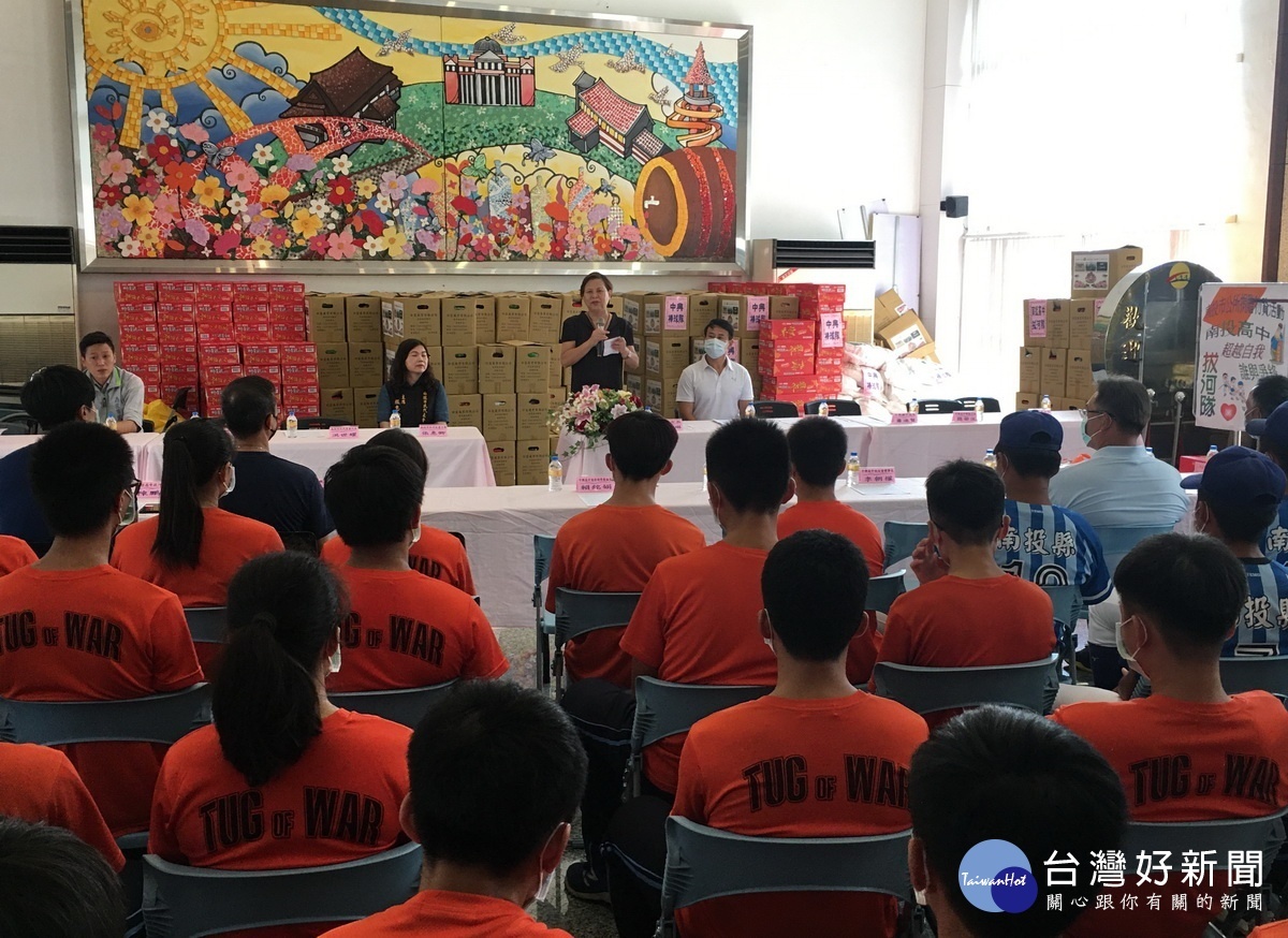 宋市長勉選手再接再厲為國爭光。(記者扶小萍攝)