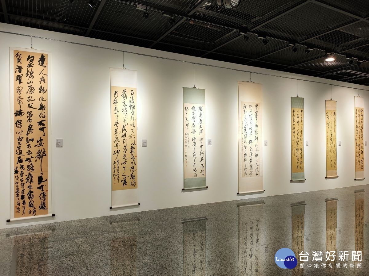「杖藜行歌─林俊臣書法展」筆墨圓舞演繹當代書法美學。圖/記者鄧富珍攝