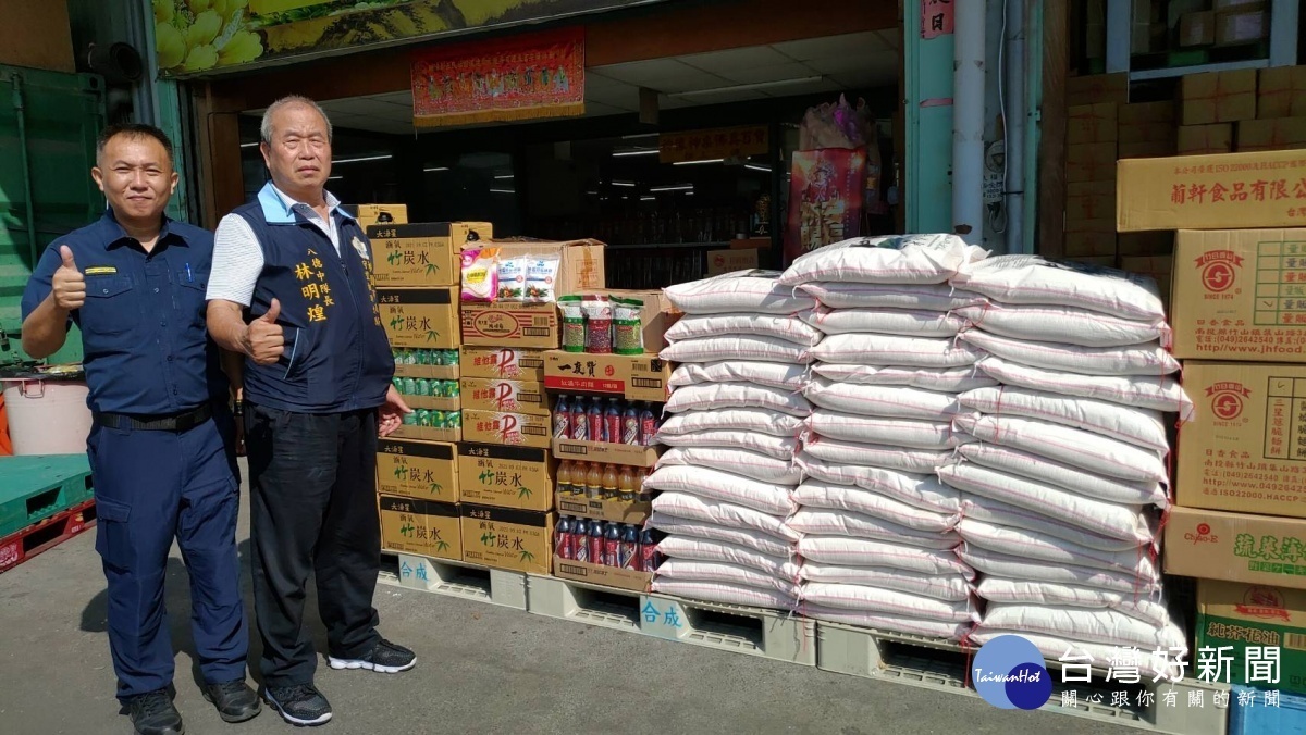 林明煌先生偕同八德分局廣興派出所共同辦理關懷及贈送物資活動