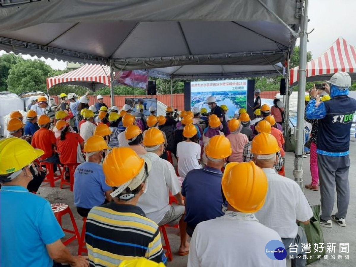 鄭市長視察龍潭大池水質改善工程，屆時提升並帶動龍潭地區觀光遊憩的質與量。