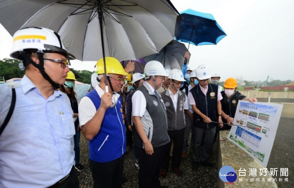 鄭市長視察龍潭大池水質改善工程，屆時提升並帶動龍潭地區觀光遊憩的質與量。