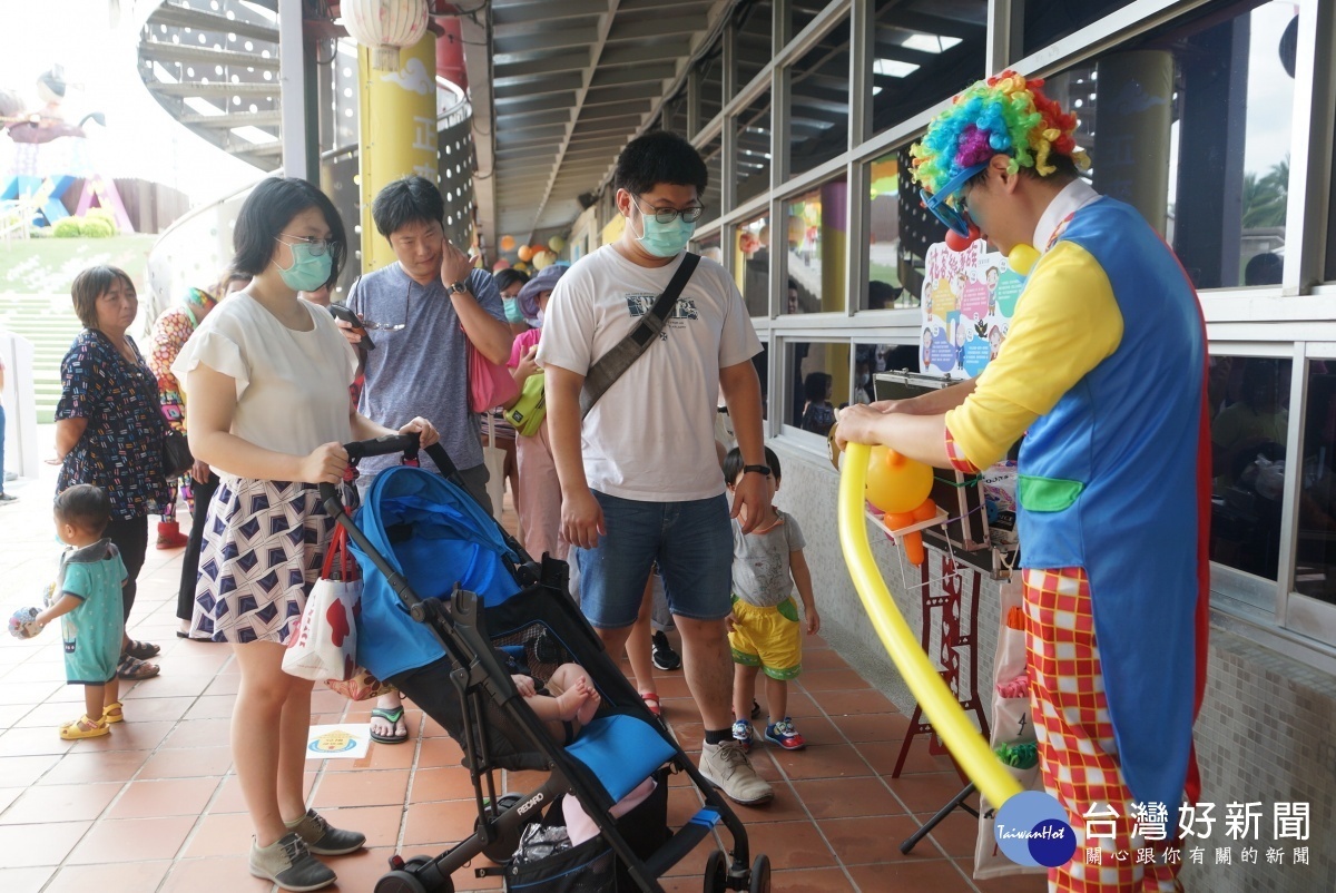 今年活動以客家音樂為主軸，結合「音樂劇場」、「情境互動」與「街頭藝術」等型式規劃週末親子系列活動。