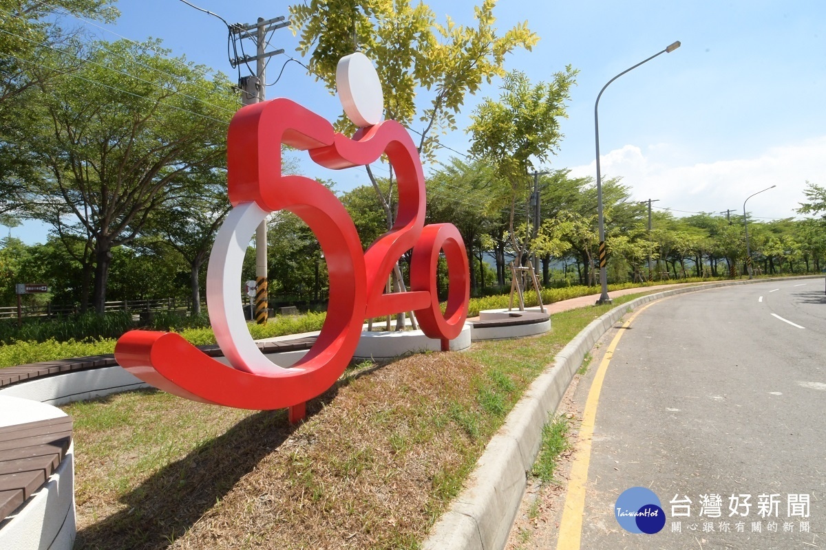 縣長王惠美視察高鐵彰化站至二水車站串接南投環線自行車道工程。