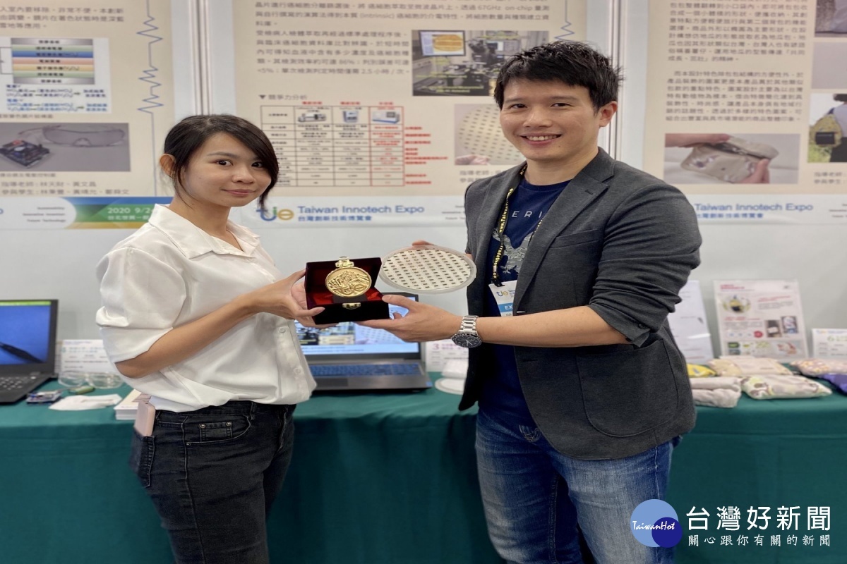 吳宏偉教授以生物細胞分選暨微波辨識晶片榮獲金牌。