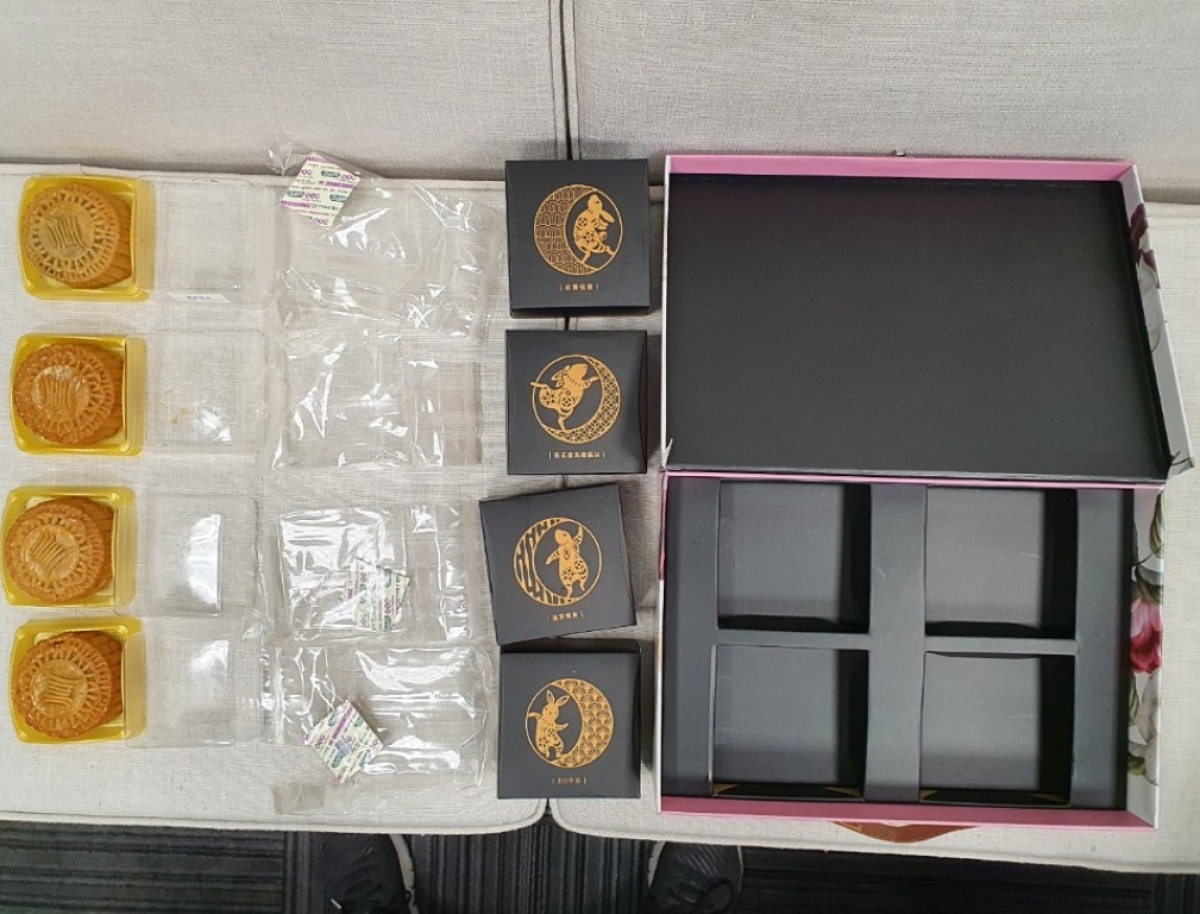 北市府環保局抽檢秋節禮盒,圓山大飯店的富貴牡丹禮盒,因過度包裝,違反「資源回收再利用法」被罰。(圖/台北市府環保局)