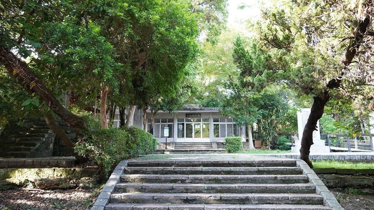 原芝山岩神社，已改建為雨農閱覽室（圖／台北市工務局提供）