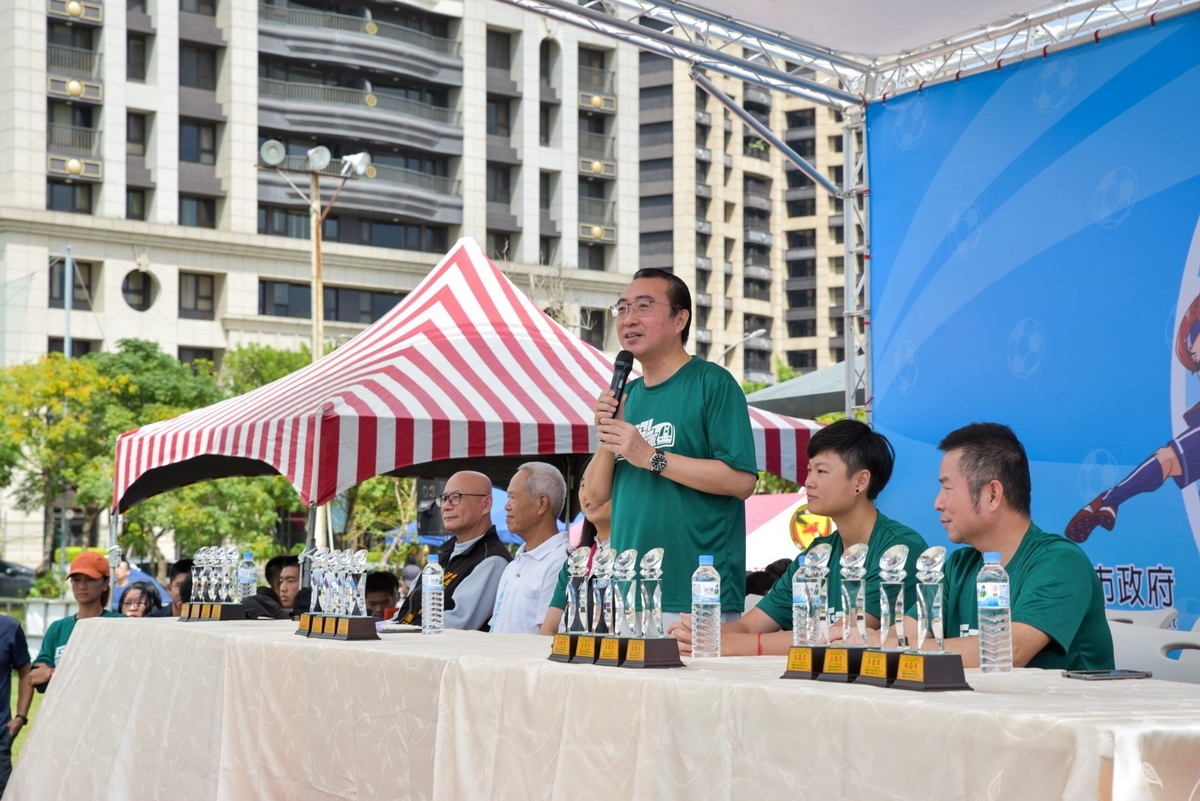 桃捷董事長劉坤億於第三屆桃捷盃五人制公益足球錦標賽開幕典禮中致詞。