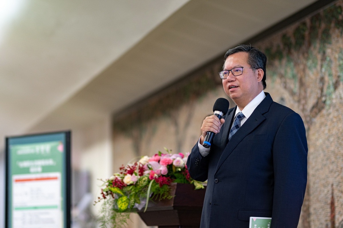 桃園市長鄭文燦於「臺灣民主政治的先行者-余登發特展」暨未來座談會中致詞。