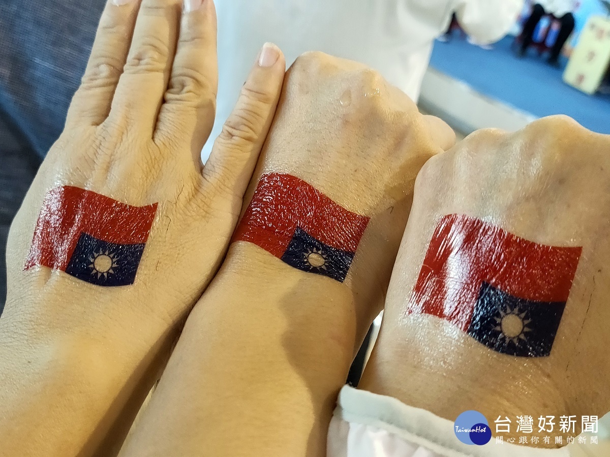 國旗造型紋身貼紙。圖/記者鄧富珍攝