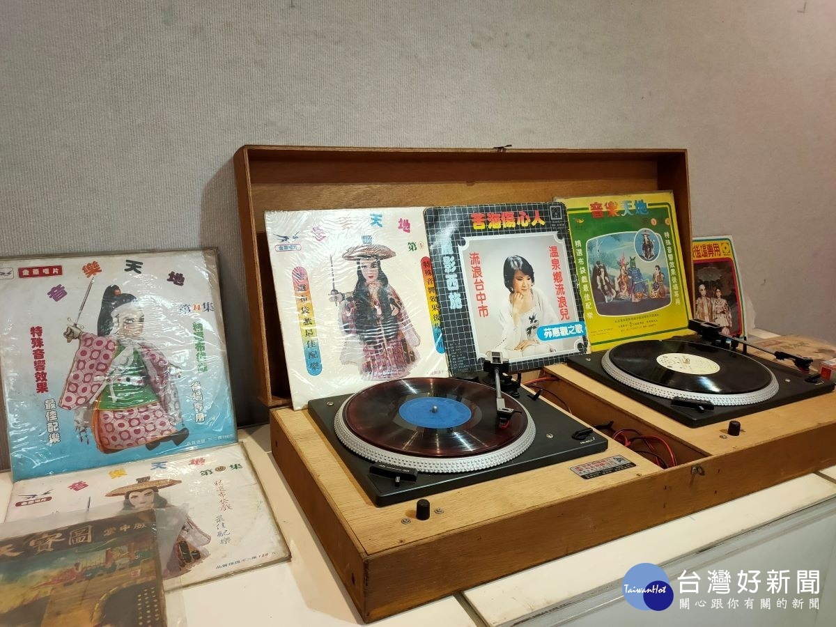 「二八水風雲-茆明福的『明世界』紀念特展」圖/記者鄧富珍攝