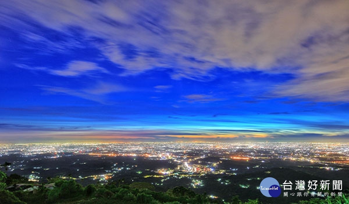 梅山二尖山觀景台夜景／嘉義縣府提供