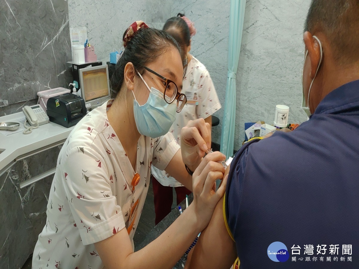 公費流感疫苗獲配告急 宏仁連假500劑疫苗待命施打