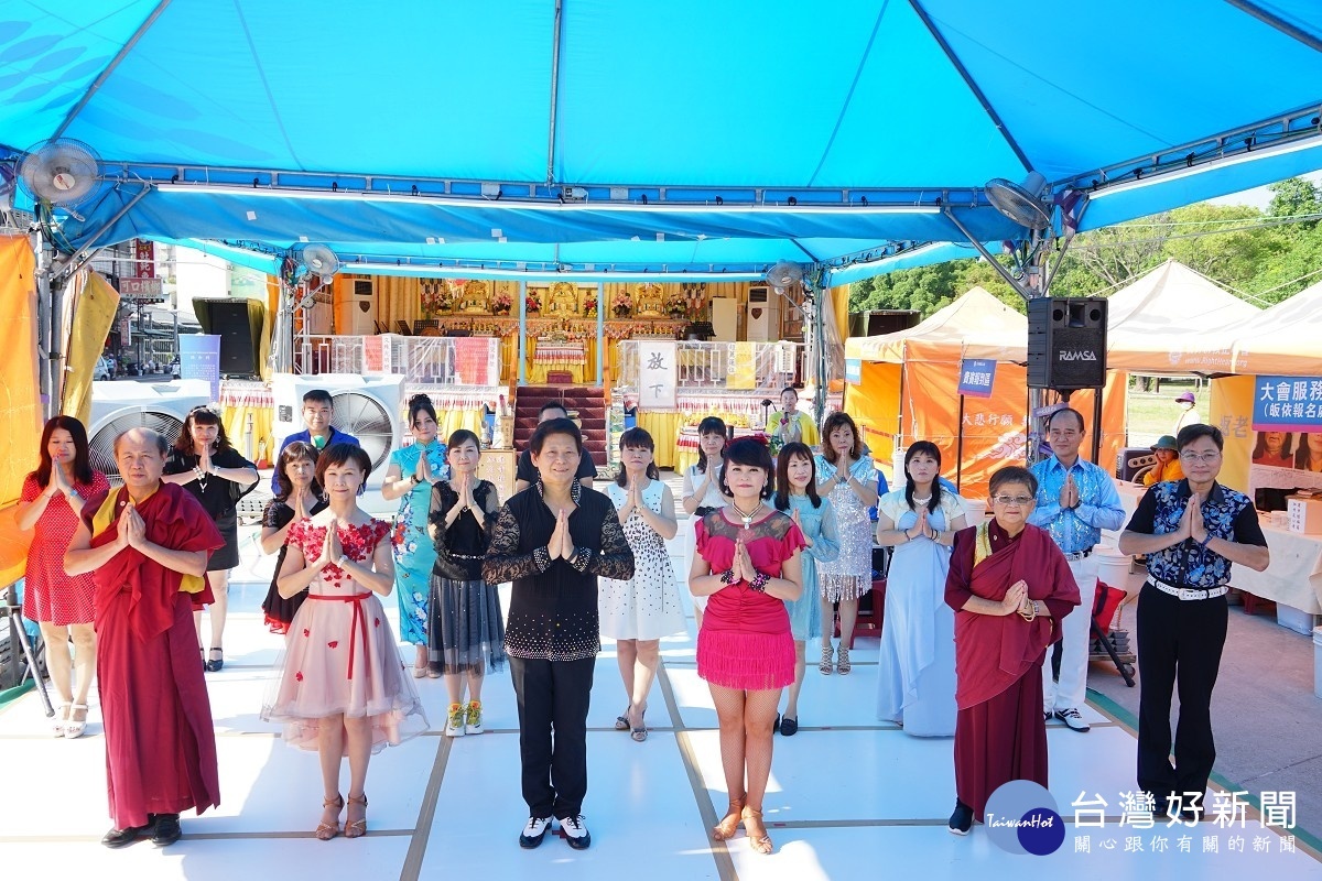 世界佛教正心會行動佛殿105站嘉義市香湖公園，嘉義明日之星公益演出。