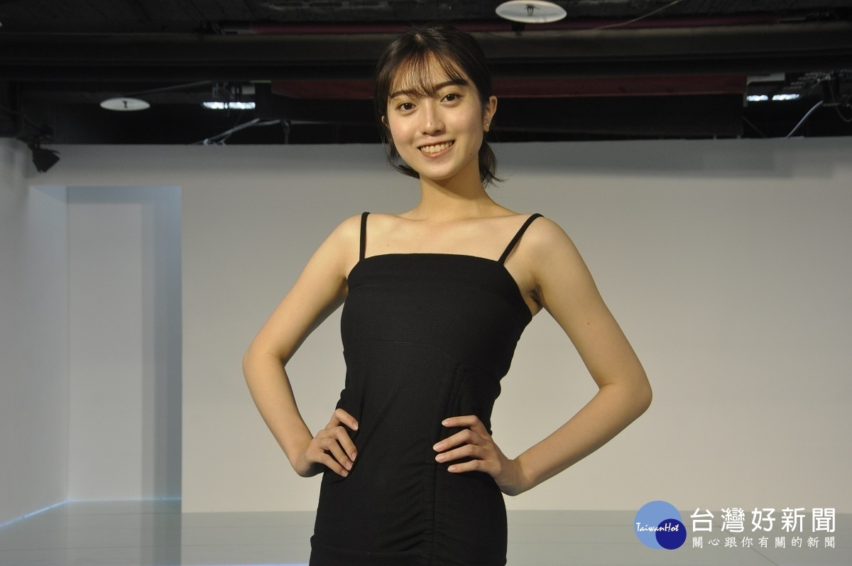來自國立員林家商美容科的劉岱雅認為就讀美容表演藝術組未來可以當娘秘書也可以擔任專業模特兒為自己多了一項選擇。圖/記者鄧富珍攝