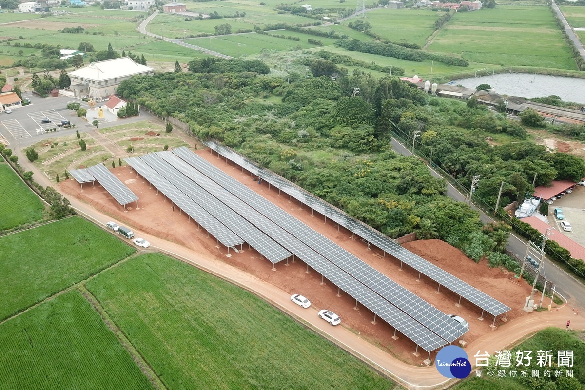 新屋區第8公墓場域太陽光電案場,預計月底鋪設水泥及劃設停車格。