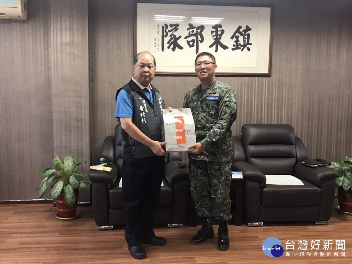 新北市新聞記者職業工會理事長黃村杉率總幹事林富貴,以及理事林紹榮、顧問陳祥睿、游士賢、組長高金次等13日拜訪陸軍台東地區指揮部,副指揮官劉上校的盛情接待