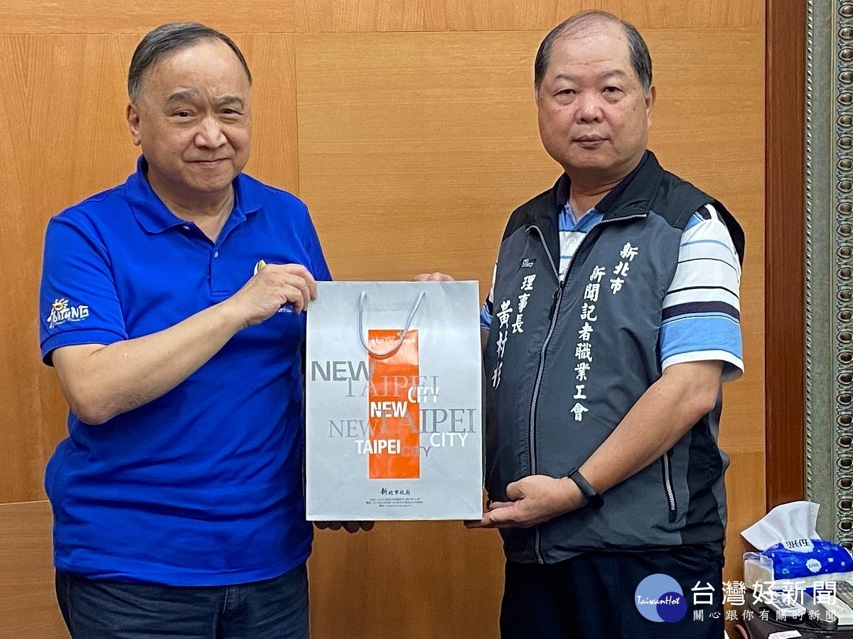 新北市新聞記者職業工會理事長黃村杉率總幹事林富貴,以及理事林紹榮、顧問陳祥睿、游士賢、組長高金次等14日拜訪拜訪台東縣政府,與秘書長陳明仁相見歡