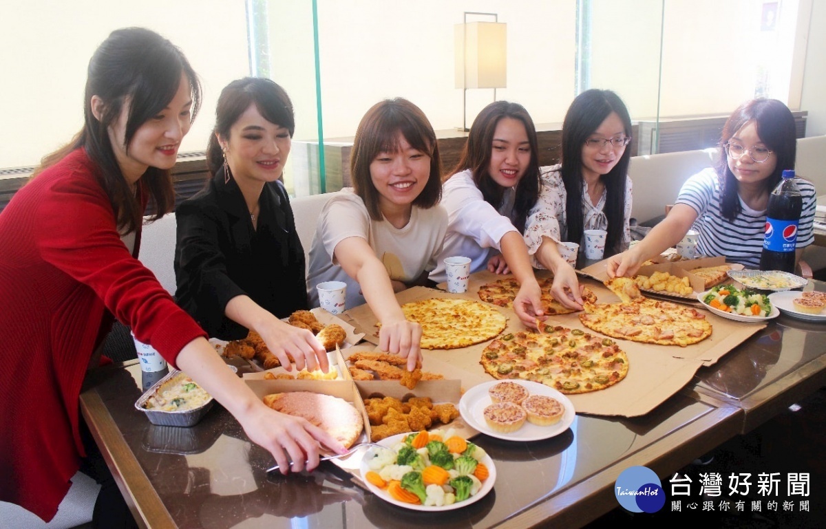 達美樂花椰餅皮披薩搶攻輕食族群市場。