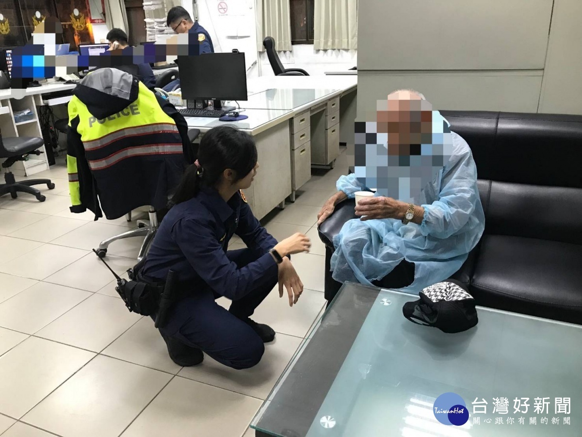 9旬老翁騎車迷途5公里,八德警關心助返家。
