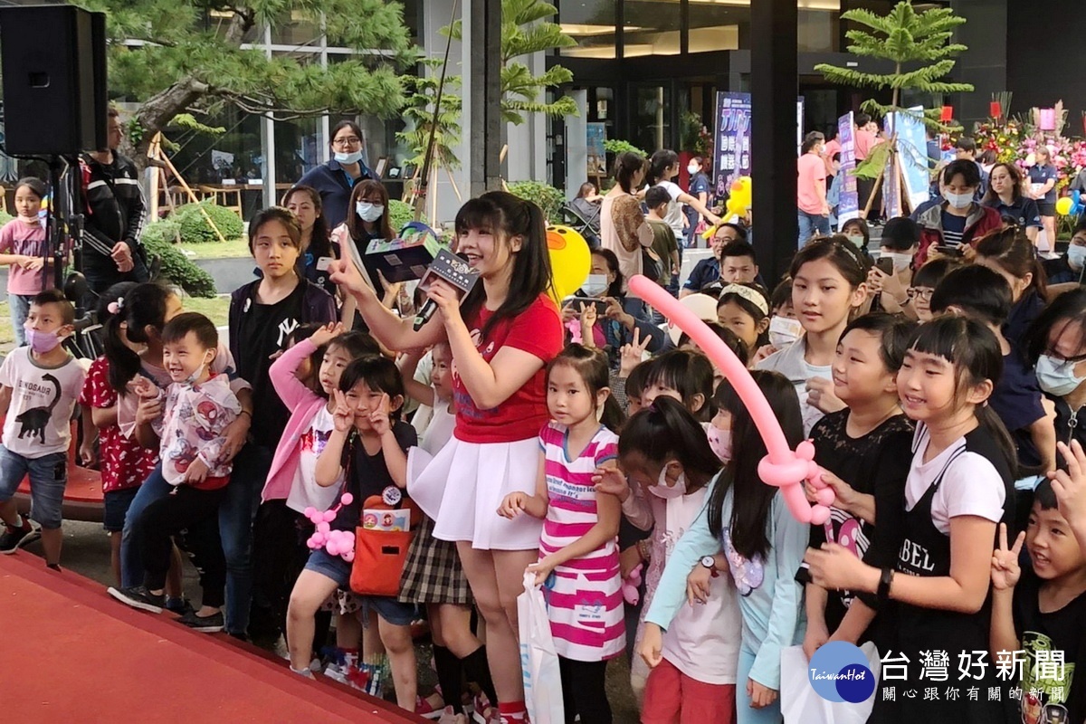 「祥儀企業」舉40周年慶祝活動中,東森Yo Yo家族的番茄姐姐帶動親子活動hi翻全場。