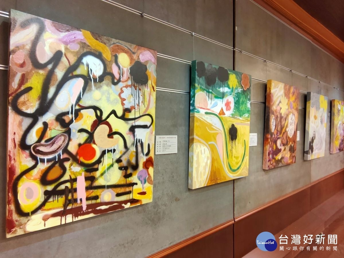 建國科大許世芳副教授「超以象外-抽象創作展」圖/記者鄧富珍攝